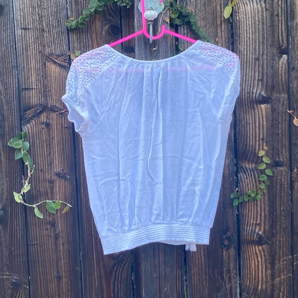 White top - Picture 2 of 4